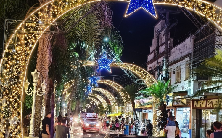 Caravana Ritmo de Natal e Cortejo Natalino levam festivo clima, doces e brindes a bairros de Estrela